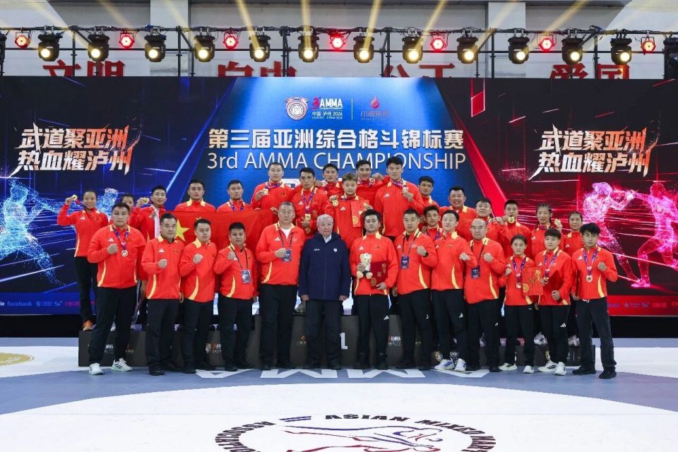 乐动体育-比赛场上搏击展现球员风采,球队实力有所体现的是